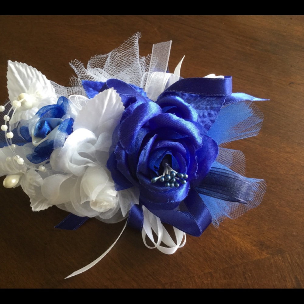 Corsage Set - Picture 2 of 3